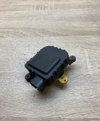 Audi A4 S4 B5 8D Air flap motor/actuator 8D2820511C 0132801244