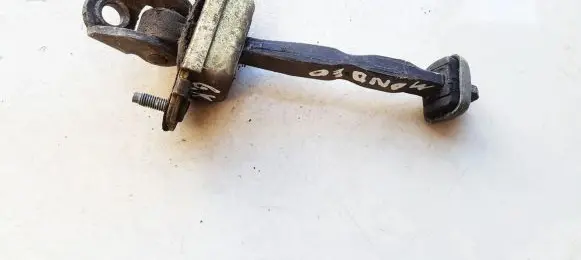 Ford Mondeo Mk III Rear door check strap stopper