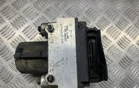 Audi A4 S4 B5 8D ABS Pump 8D0614111