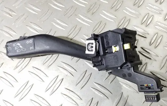 Skoda Octavia Mk2 (1Z) Indicator stalk 1K0953513F 01103511