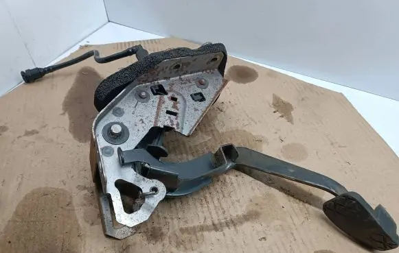 Ford Fiesta Clutch pedal 