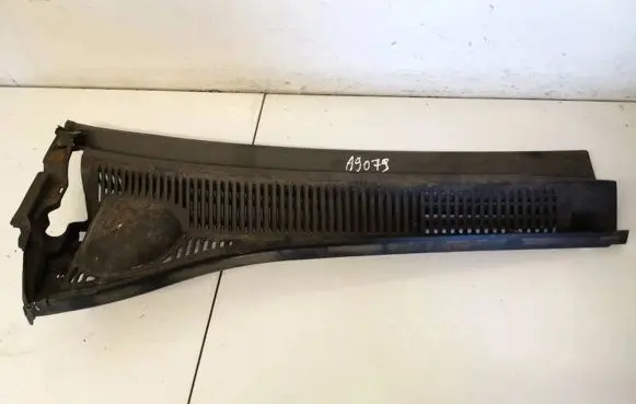 Suzuki SX4 Wiper trim 7233179j1r 72331-79j1r