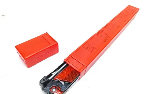 Volvo S90, V90 Emergency warning sign 27R033996