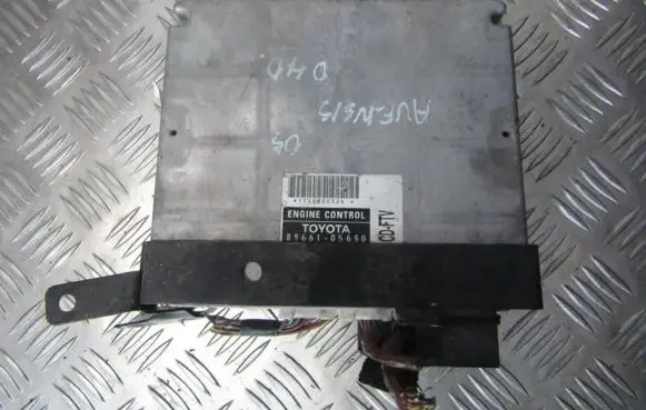 Toyota Avensis T250 Engine control unit/module 8966105690 89661-05690
