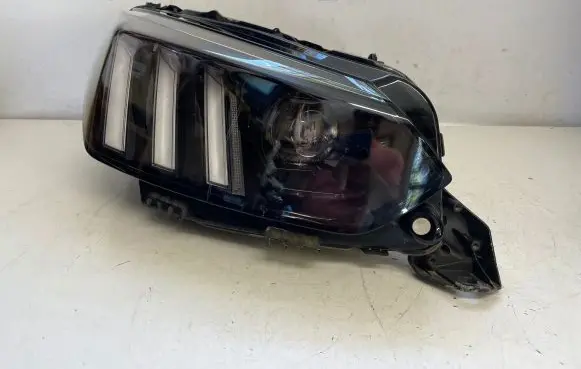 Peugeot 2008 II Headlight/headlamp 9841641980 01FCRPL126 L615795