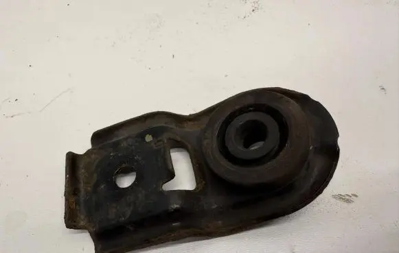 Subaru Outback Radiator mount bracket
