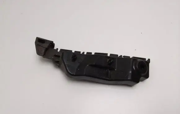 Front bumper mounting bracket
