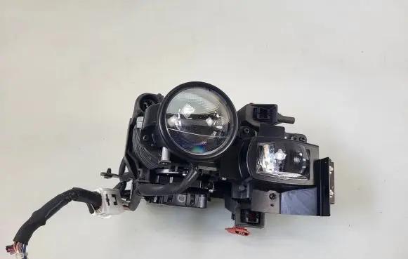 Mazda 6 Headlight/headlamp 37400-15268
