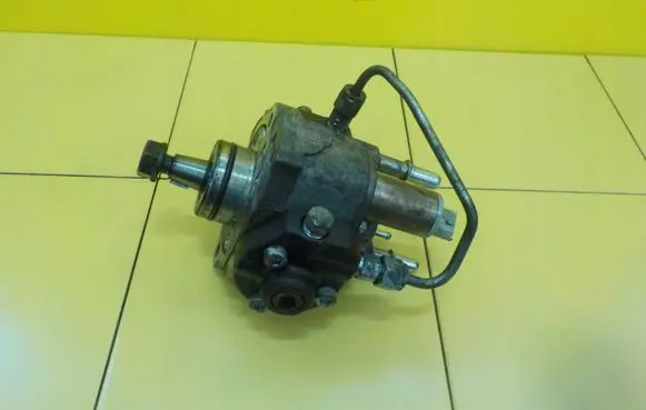 Opel Astra J Fuel injection high pressure pump 2940001470