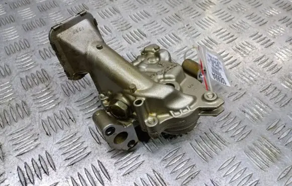 Toyota Avensis T270 Oil pump 