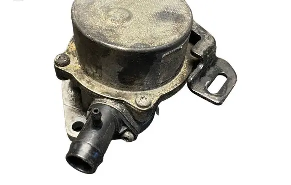 Nissan Qashqai Vacuum pump 7006730301