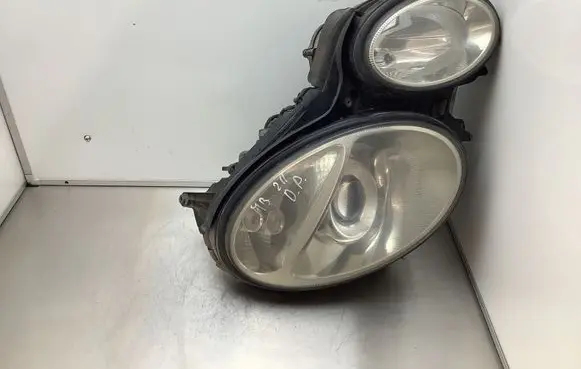 Mercedes-Benz E W211 Headlight/headlamp 5DF00827900 A0028202426 74062200