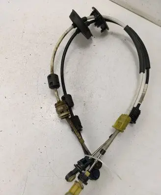 Opel Insignia A Gear shift cable linkage 55560991