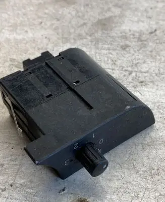 Audi A4 S4 B7 8E 8H Headlight level height control switch 8e2919094