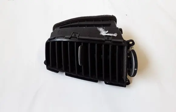 Hyundai Santa Fe Dash center air vent grill 974102B900