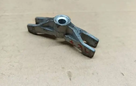 Suzuki Swift II Fuel Injector clamp holder