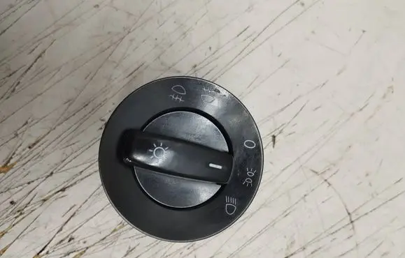 Volkswagen Touran I Light switch 