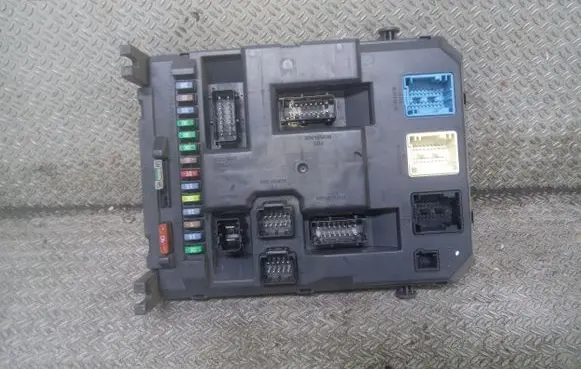 Citroen C2 Fuse module 9664983280
