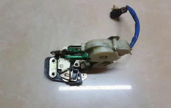 KIA Sorento Rear door lock