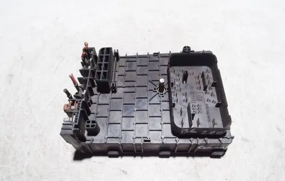 Volkswagen PASSAT B6 Fuse module 3C0937125 63592777