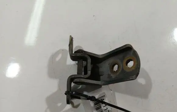 Nissan Primera Front door upper hinge 