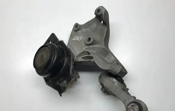 Nissan Qashqai Engine mount bracket 11210JD500 11350JD500
