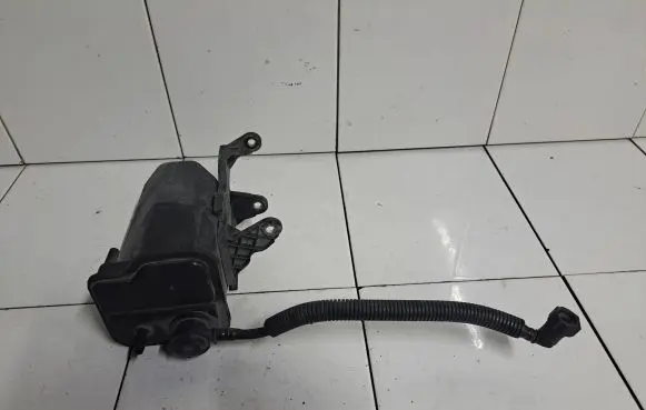 Volkswagen Jetta V Active carbon filter fuel vapour canister 1K0201801