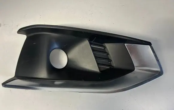 Audi A4 S4 B9 8W Front bumper lower grill 8W0807682A