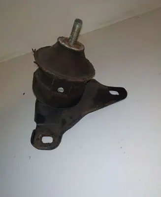 Ford Mondeo Mk III Engine mount bracket