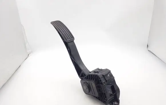 Ford Fusion II Accelerator throttle pedal DG9C9F836AD A1618123457