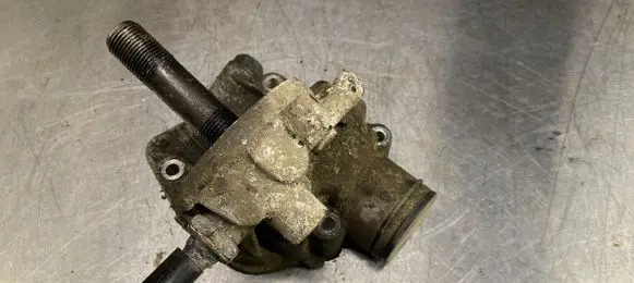 Skoda Octavia Mk2 (1Z) Oil filter mounting bracket 06A115417