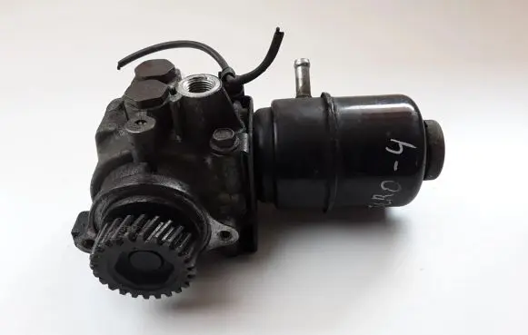 Mitsubishi Pajero Power steering pump