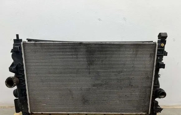 Opel Zafira C Coolant radiator