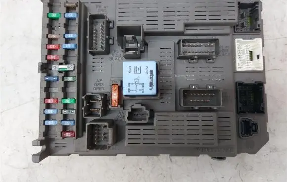Peugeot 807 Comfort/convenience module 1400010680