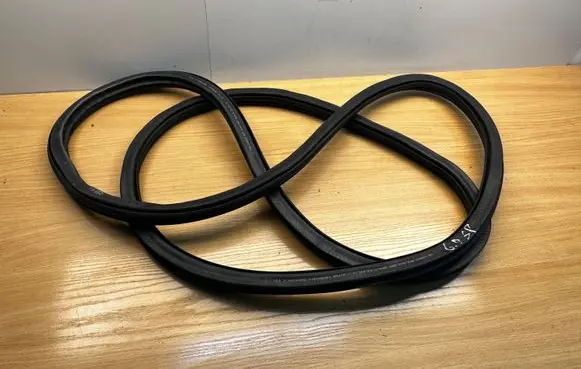 Rear door rubber seal (on body)