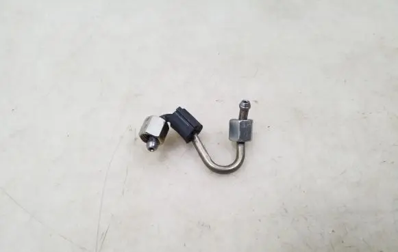 Volkswagen Tiguan Fuel injector supply line/pipe 03L301T