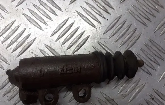 Toyota Avensis T250 Clutch slave cylinder 