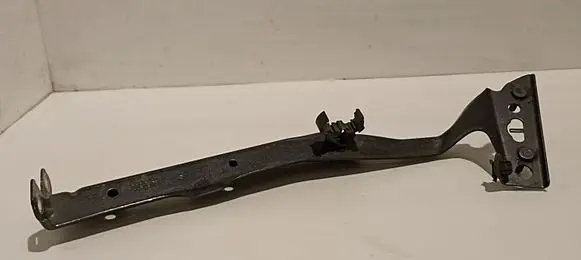 Audi A4 S4 B8 8K Fender mounting bracket 8K0821135