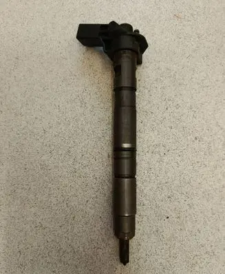 Audi A6 S6 C6 4F Fuel injector 03L130277 0445116016 D104