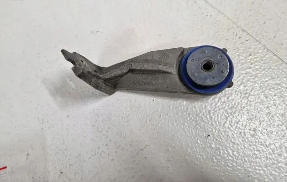 Peugeot 308 Radiator mount bracket 9803778880