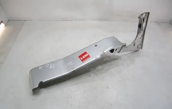 Audi A5 8T 8F Fender mounting bracket 8T0821136A