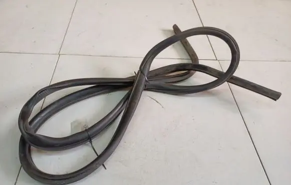Fiat Freemont Rubber seal front coupe door 
