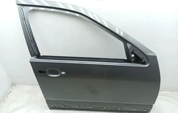 Cadillac SRX Front door