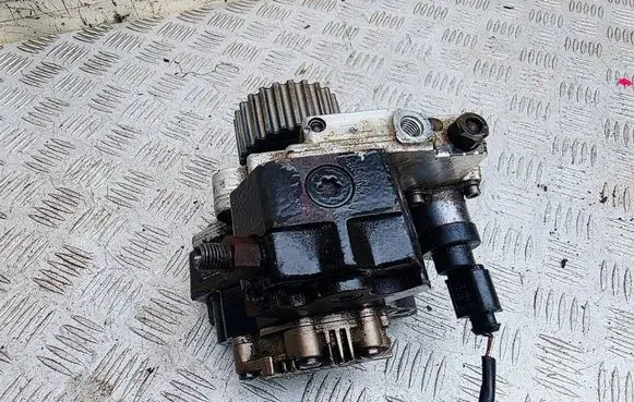 Audi A8 S8 D3 4E Fuel injection high pressure pump 057130755L 0445010119
