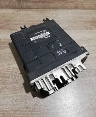 Volkswagen Golf III Engine control unit/module ECU 0261200760 1H0907311F