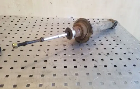 Mitsubishi Pajero Front shock absorber/damper
