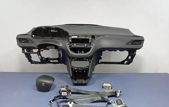 Peugeot 208 I Dashboard 96746579ZD