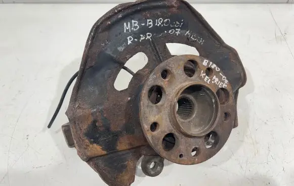 Mercedes-Benz B W245 Front wheel hub 690437