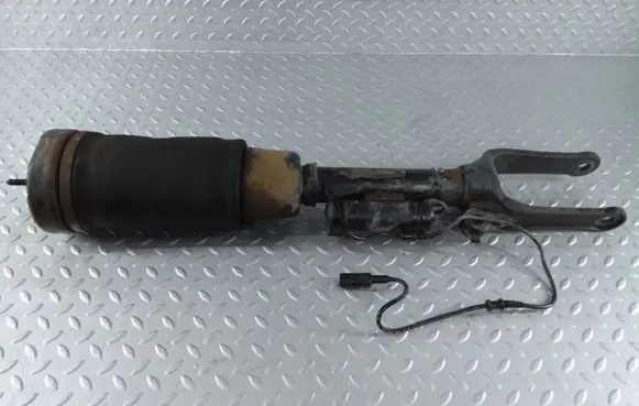 Mercedes-Benz R W251 Front air suspension shock absorber A2513203013