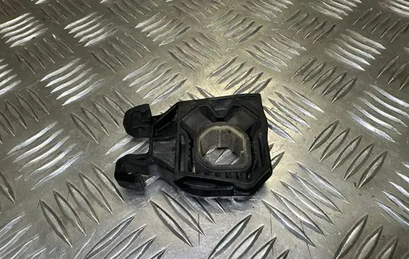 Citroen DS5 Radiator mount bracket 5Q0121367